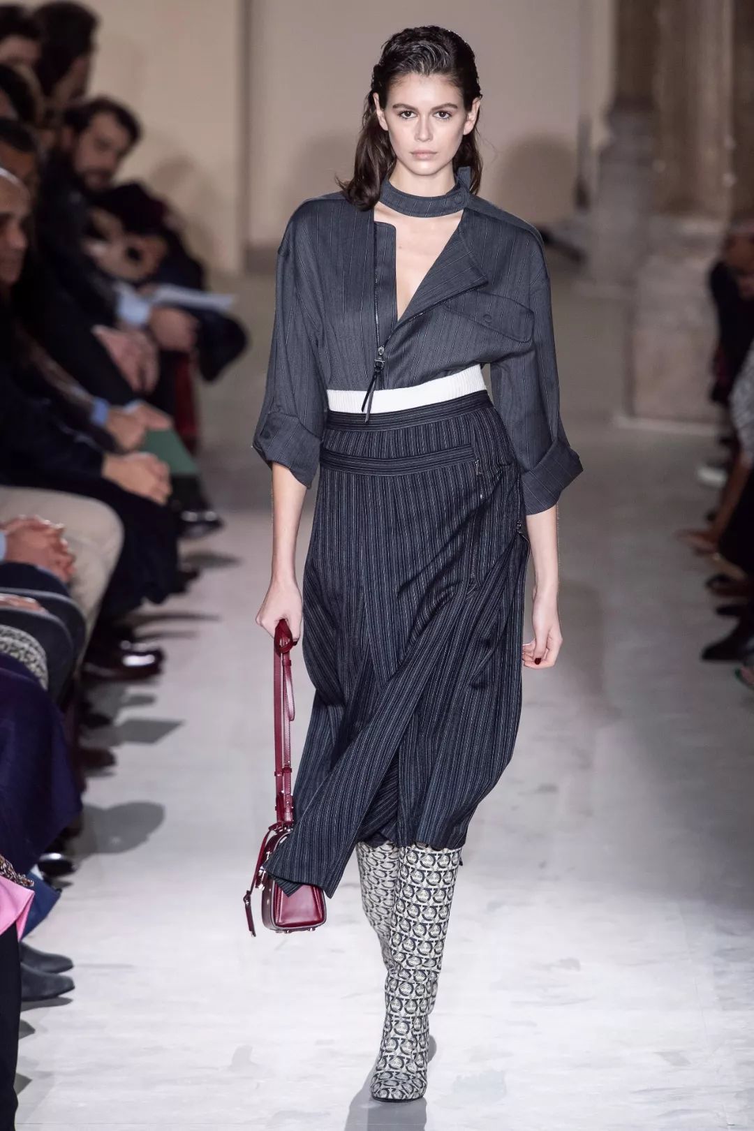 張鈞甯米蘭時尚造型解密 飾品背后的設(shè)計(jì)大師