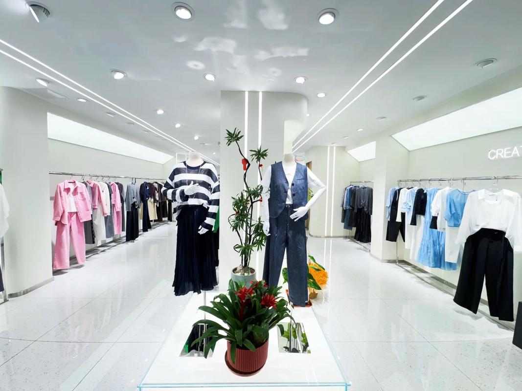 新品來襲 顏值與實(shí)力并存的服裝與飾品陳列展示